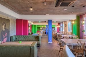 Easy One Premium Art Hostel
