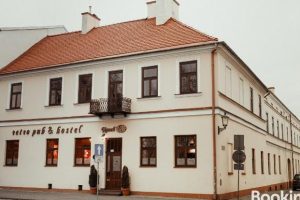 Hostel & Retro Pub