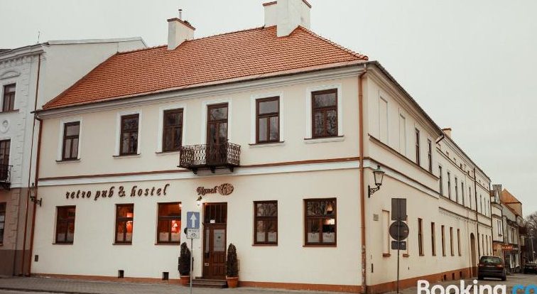 hostel retro pub