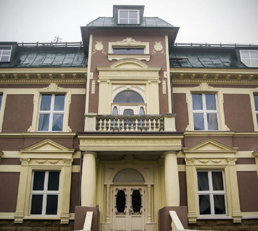 noclegi palac dabrowa gornicza